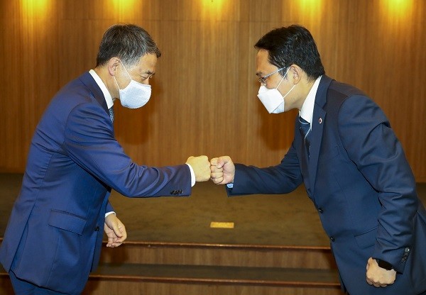 박능후 보건복지부 장관(사진 좌)와  최대집 대한의사협회 회장