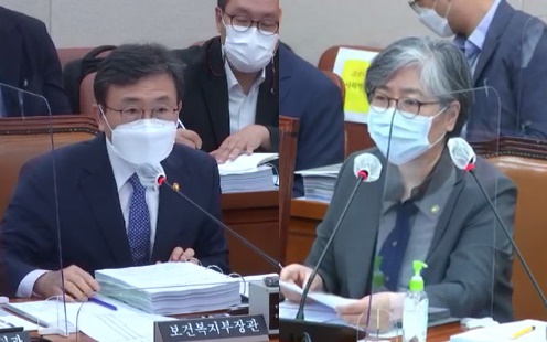 권덕철 보건복지부장관(왼쪽)과 정은경 질병관리청장.