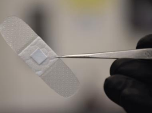 스마트 밴드 이미지 (출처 – URI 홈페이지)