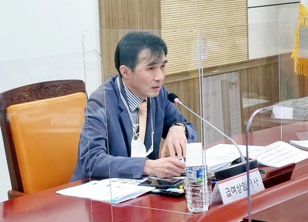 건보공단 이상일 급여상임이가 25일 전문기자협의회와 간담회를 진행하고 있다. 