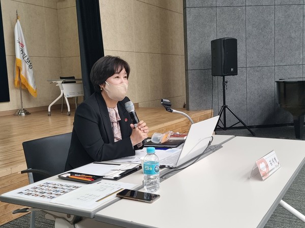 건강보험공단 보건의료자원실 김지영 실장이 전문기자협의회와 간담회를 진행중이다.