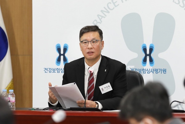 이진용 심사평가연구소장이 향후 중점연구에 대해 설명하고 있다. 