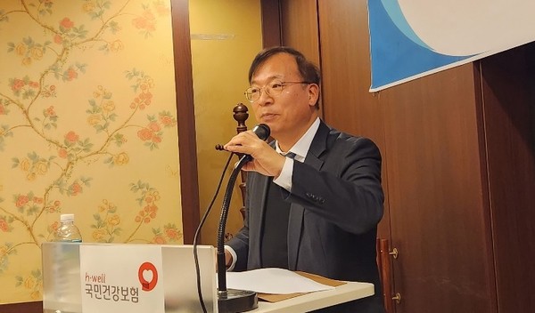 건강보험공단 강도태 이사장이 올해 주력 사업에 대해 설명하고 있다.