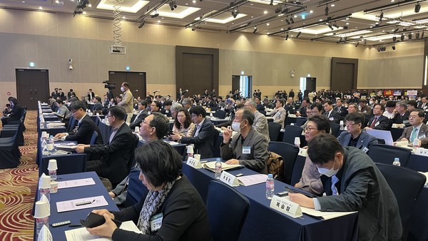 대한의사협회가 23일 더케이호텔에서 제75차 정기대의원총회를 개회하고 있다.