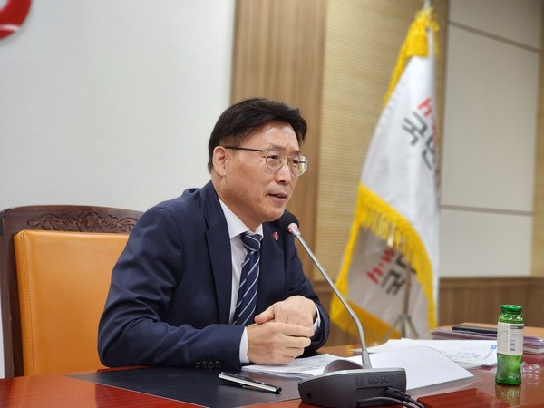 건강보험공단 의료기관지원실 김문수 실장이 전문기자협의회와 간담회를 진행하고 있다.