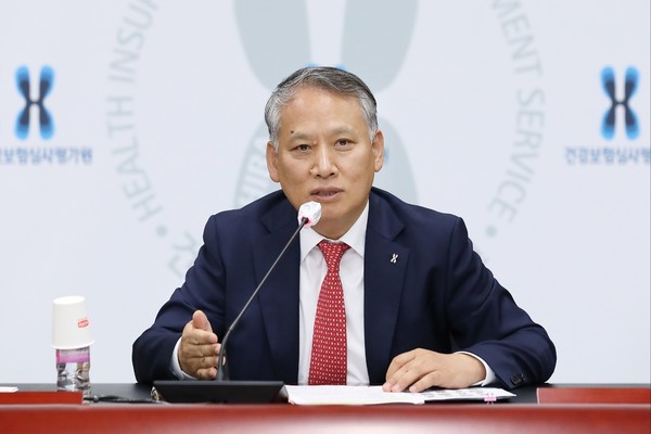 심사평가원 오수석 기획상임이사가 전문기자협의회와 간담회를 진행하고 있다. 