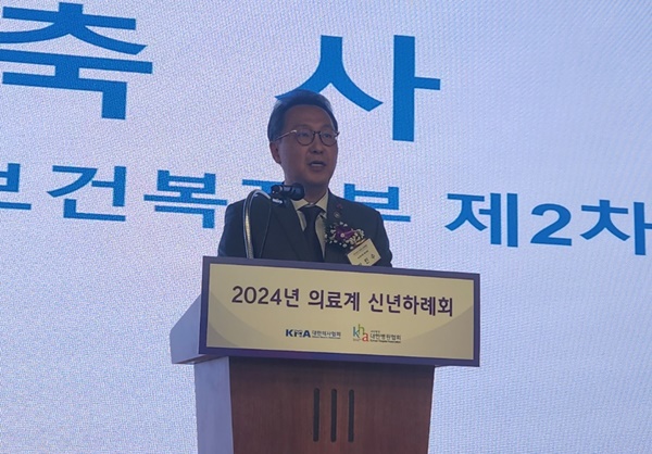 보건복지부 박민수 차관이 인사말을 전하고 있다. 