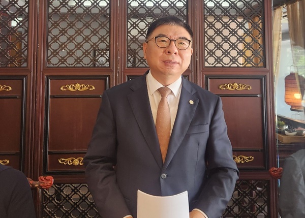 경기도약사회 박영달 회장이 내달 9일 개최되는 학술대회에 대해 설명하고 있다. 