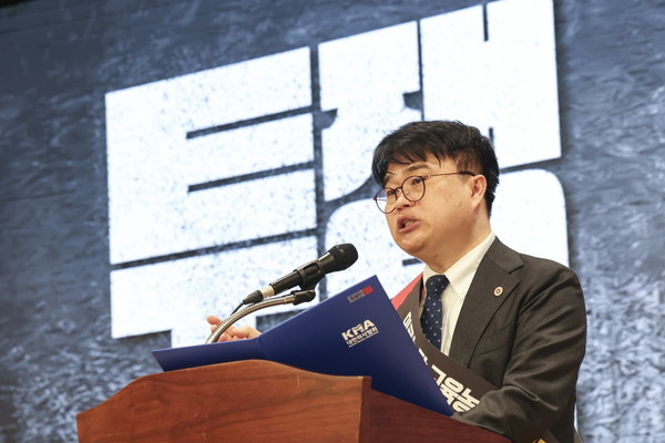 임현택 대한의사협회 회장이 투쟁을 선언하고 있다. 