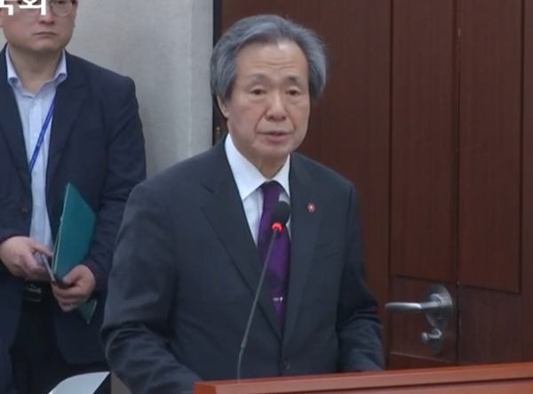 건강보험공단 정기석 이사장이 16일 보건복지위원회 국정감사에서 질의에 답하고 있다. 