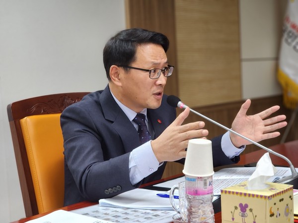 건강보험공단 원인명 징수상임이사 지난 29일 건보공단 전문기자단과 간담회를 개최하고 디지털 대전환에 대해 소개하는 시간을 가졌다. 