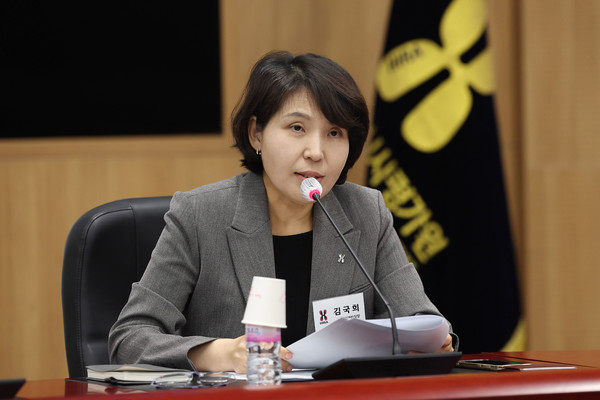 심사평가원 약제관리실 김국희 실장이 전문기자단과 간담회를 진행중이다. 