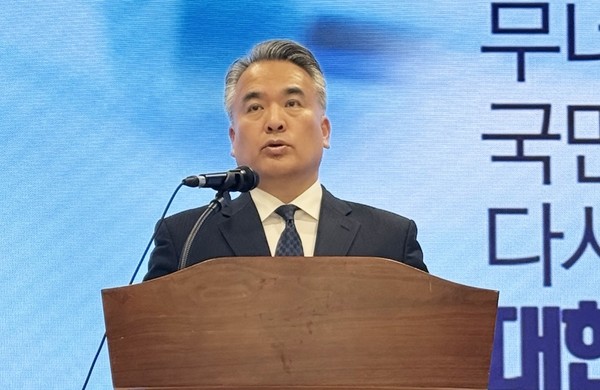 대한의사협회 김성근 대변인이 정례 브리핑에서 향후 계획에 대해 설명하고 있다. 