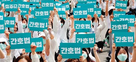 2023년 5월 11일 간호사들이 간호법 제정을 위한 광화문 집회 당시 모습.