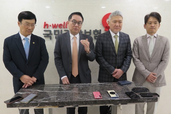 대한의사협회 수가협상단이 협상에 대한 의견을 전하고 있다.(왼쪽 두번째 박근태 단장)