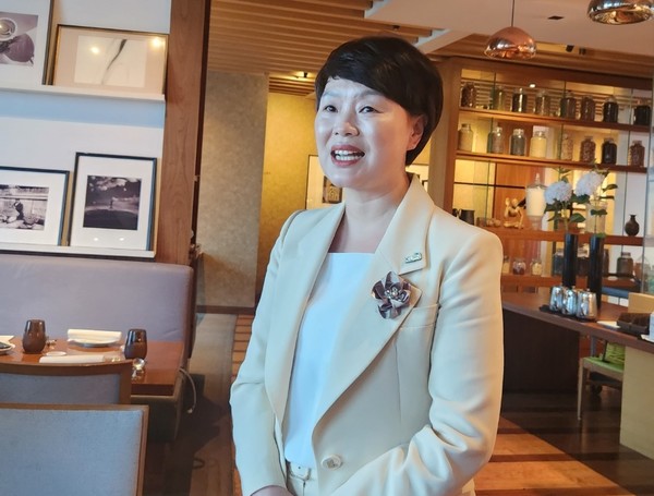 대한간호조무사협회 곽지연 회장이 지난 16일 ‘법정단체 출범 및 회장 연임 100일’을 기념하는 간담회에서 인사말을 전하고 있다. 사진=이소영 기자.