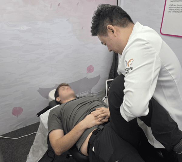 대한한의사협회(회장 윤성찬)는 APEC 2025 기간(10월 27일~11월 1일) 경주엑스포대공원 선덕광장에 설치된 'K-한의 헬스케어관'이 6일간 500여 명의 각국 외빈과 방문객으로부터 "K-메디의 정수"라는 평가를 받았다고 3일 밝혔다.