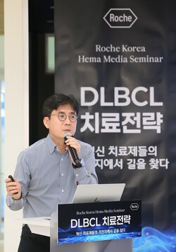 대한혈액학회 김석진 이사장(삼성서울병원 혈액종양내과). 사진=한국로슈