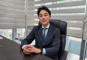 "죽음을 줄이는 체계" 윤한덕의 꿈, 소설 &apos;거버넌스&apos;로 이어지다