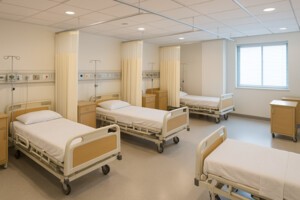 간병 급여화 역풍부나…&apos;요양병원 줄세우기&apos; 논란 가중